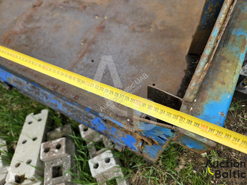 قطع غيار الآليات الثقيلة  cargo part with cylinder
