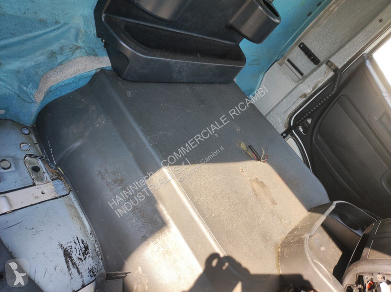 قطع غيار الآليات الثقيلة Iveco STRALIS TRAKKER...