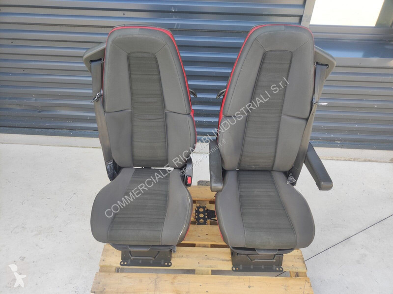 قطع غيار الآليات الثقيلة Volvo driver + passenger