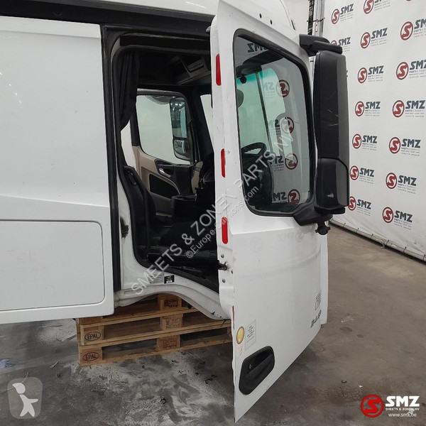 Pièces poids lourds Mercedes Occ cabine RHD...