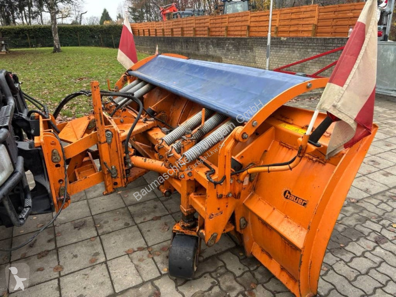 Veicolo per la pulizia delle strade Unimog...