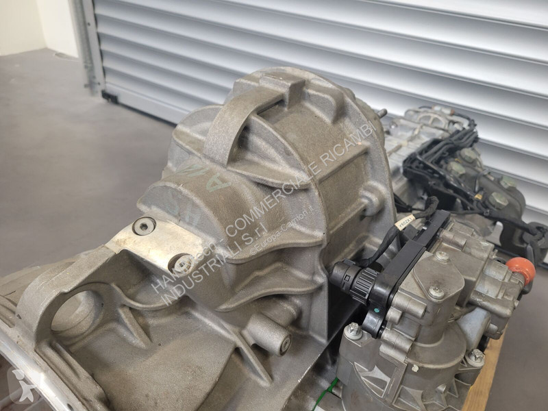 قطع غيار الآليات الثقيلة Mercedes - Arocs