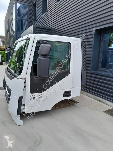 قطع غيار الآليات الثقيلة Iveco STRALIS TRAKKER...