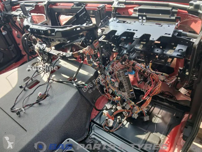 قطع غيار الآليات الثقيلة Mercedes