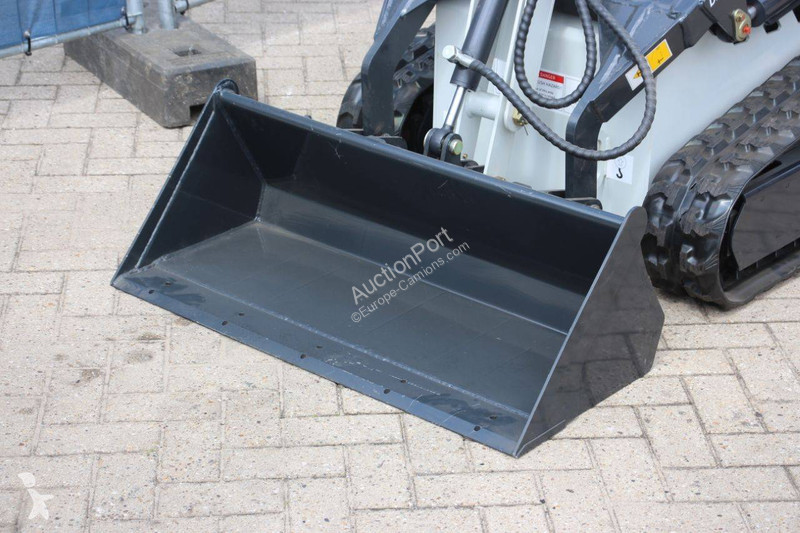 Nakladač  T330XL