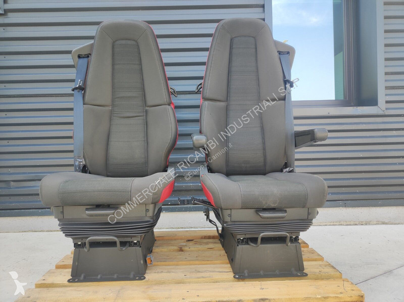 قطع غيار الآليات الثقيلة Volvo driver + passenger