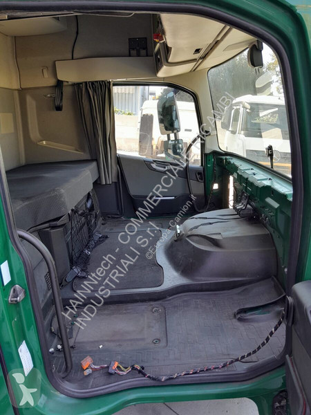 قطع غيار الآليات الثقيلة Volvo 4 GLOBETROTTER...
