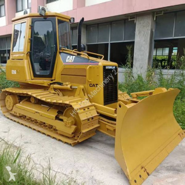 Buldozer na pásech Caterpillar