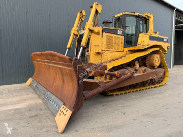 Buldozer na pásech Caterpillar