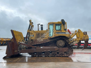 Buldozer na pásech Caterpillar