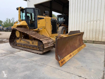 Buldozer na pásech Caterpillar