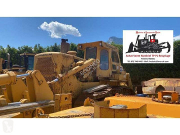 Buldozer na pásech Caterpillar