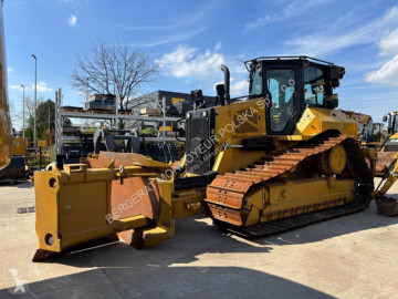Buldozer na pásech Caterpillar