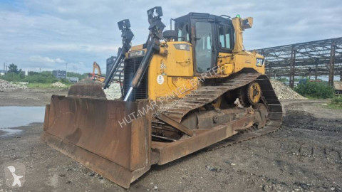 Buldozer na pásech Caterpillar