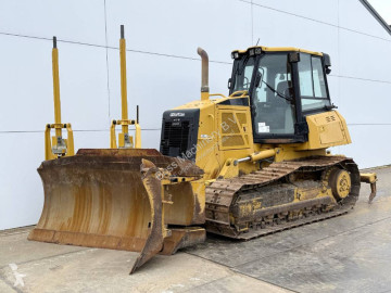 Buldozer na pásech Caterpillar