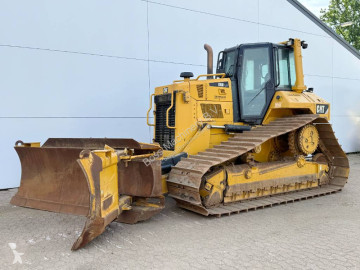 Buldozer na pásech Caterpillar