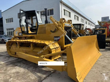 Buldozer na pásech Caterpillar