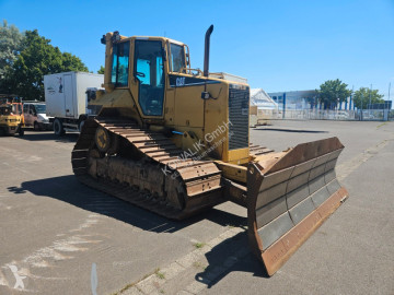 Buldozer na pásech Caterpillar