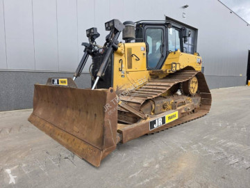 Buldozer na pásech Caterpillar