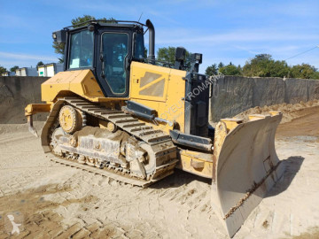 Buldozer na pásech Caterpillar
