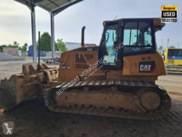 Buldozer na pásech Caterpillar