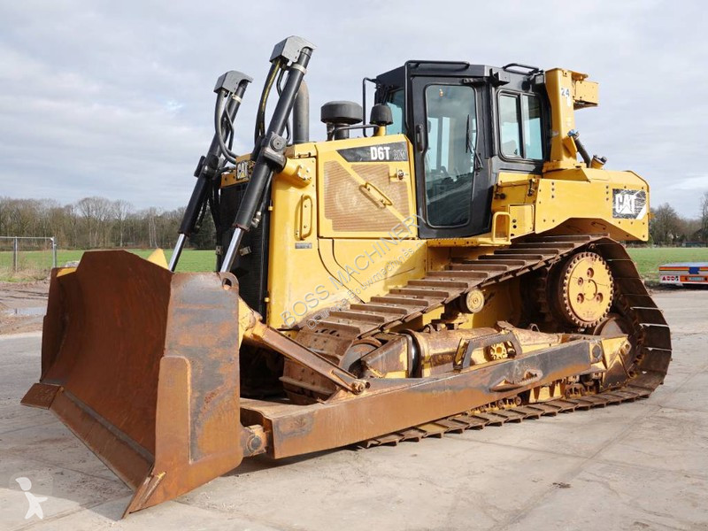 bulldozer caterpillar d6t