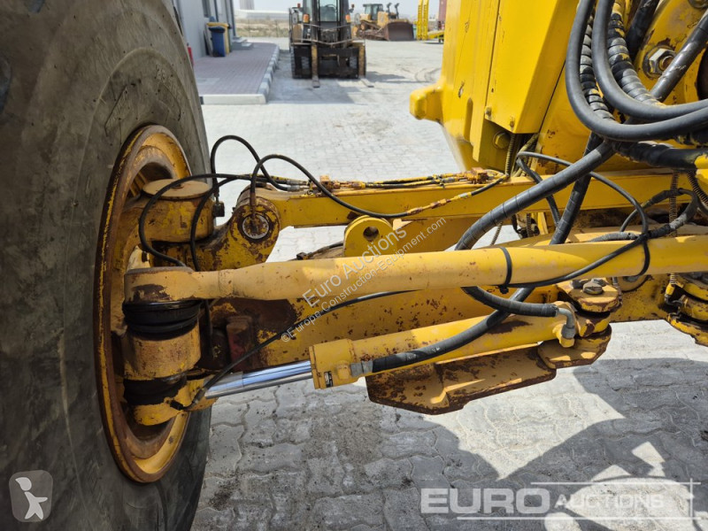 Buldozer Komatsu GD825A-2
