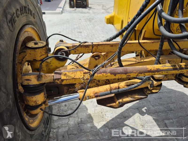 Buldozer Komatsu GD825A-2