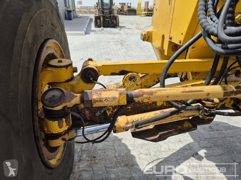 Bulldozer Komatsu GD825A-2