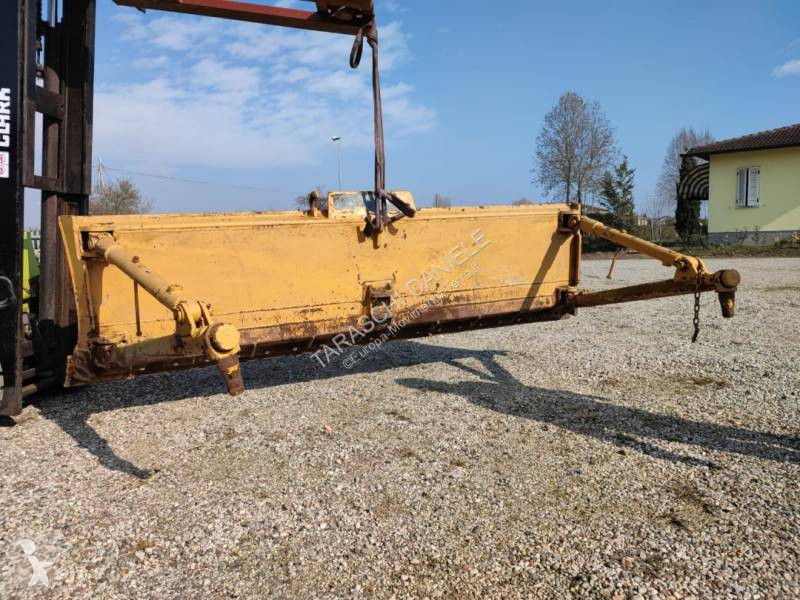 بلدوزر Caterpillar D4C