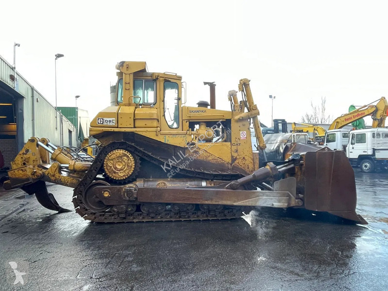 Bulldozer Caterpillar Dozer with Ripper Very...