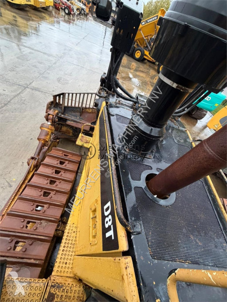 بلدوزر Caterpillar D8T