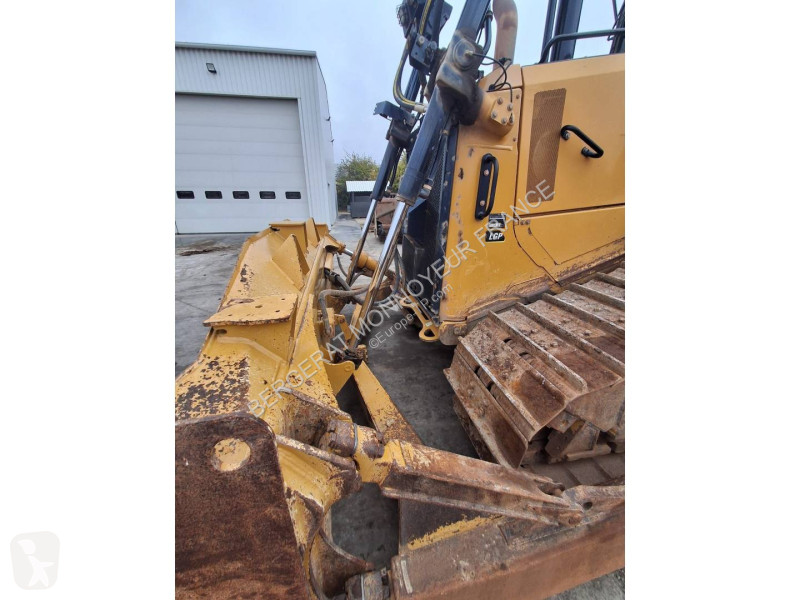 بلدوزر Caterpillar D6