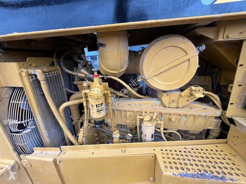 Bulldozer Caterpillar - Single shank ripper