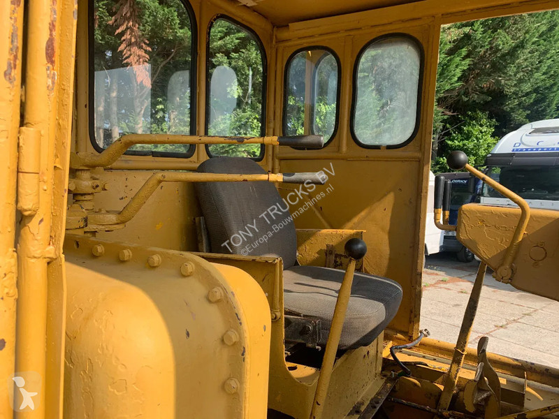 Bulldozer Caterpillar E Bulldozer with ripper...