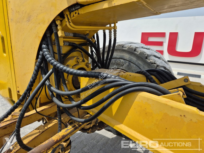 Buldozer Komatsu GD825A-2