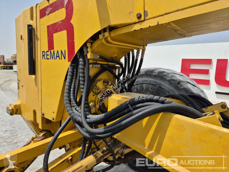 Bulldozer Komatsu GD825A-2