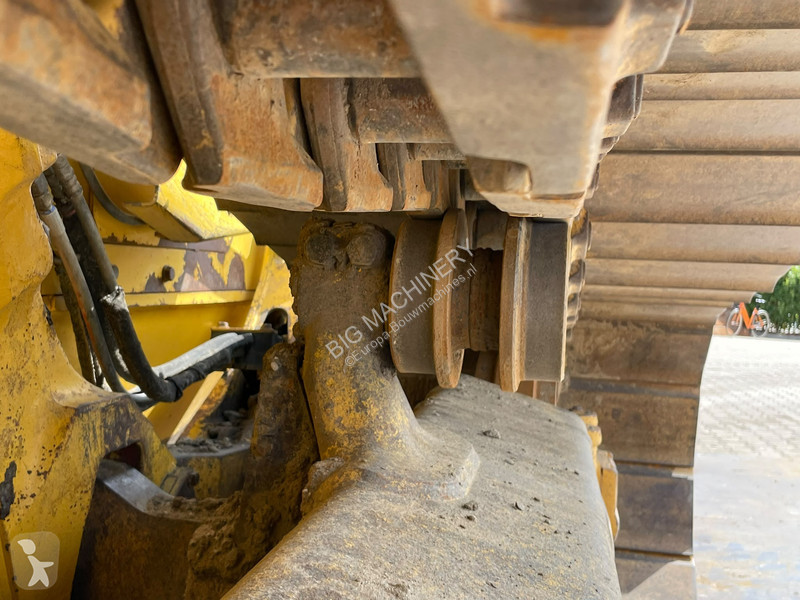 بلدوزر Komatsu i-24