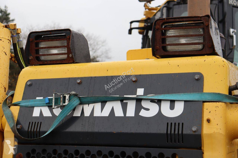 بلدوزر Komatsu