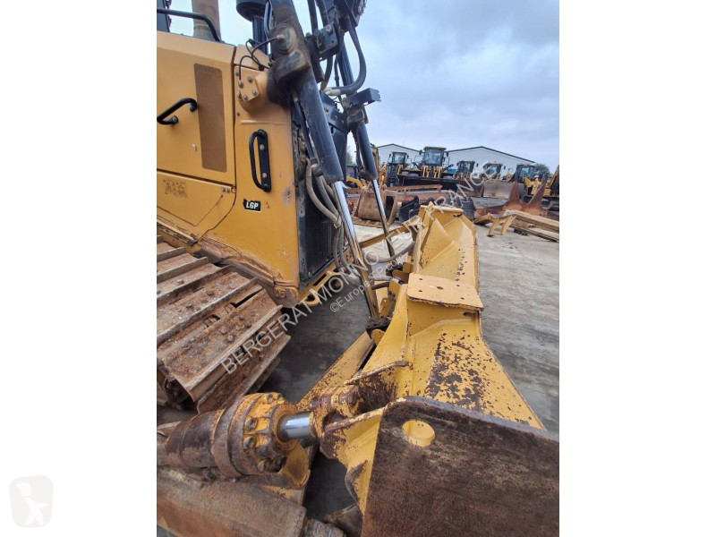 بلدوزر Caterpillar D6