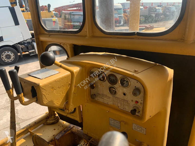 Bulldozer Caterpillar E Bulldozer with ripper...