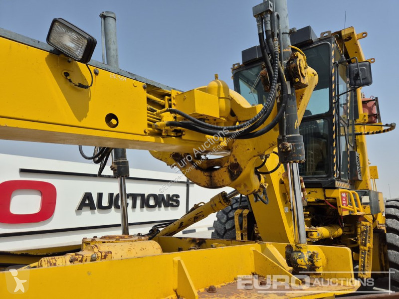 Buldozer Komatsu GD825A-2