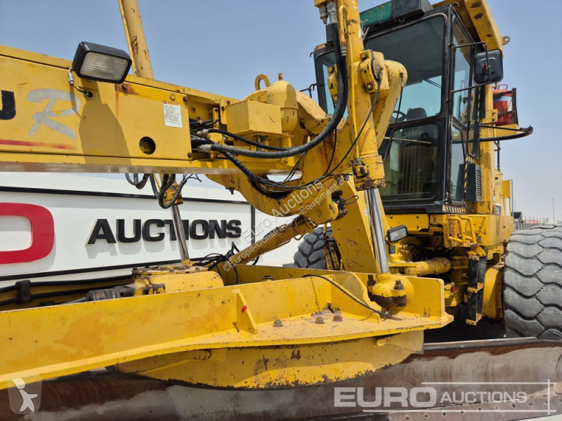 Buldozer Komatsu GD825A-2