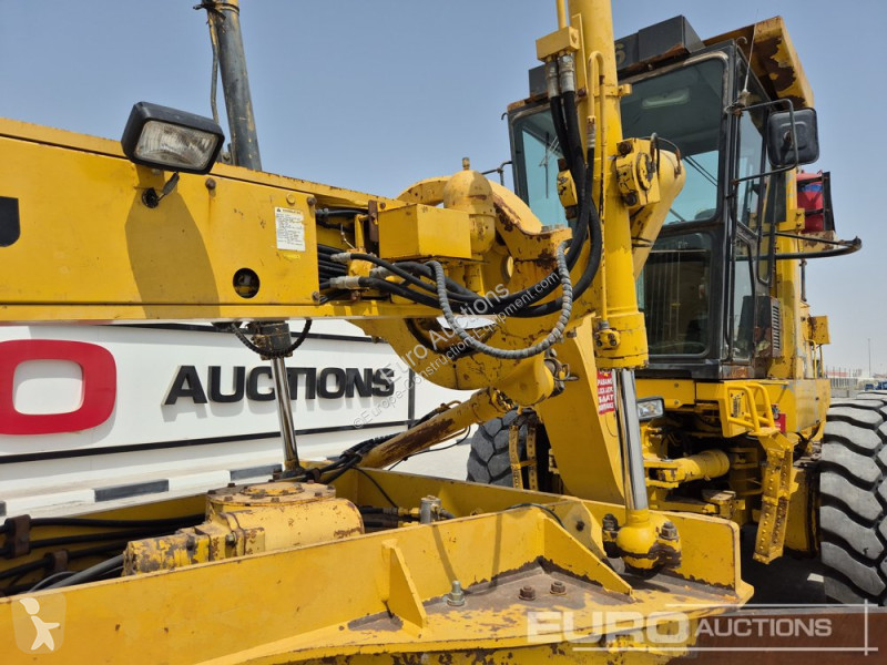 Bulldozer Komatsu GD825A-2