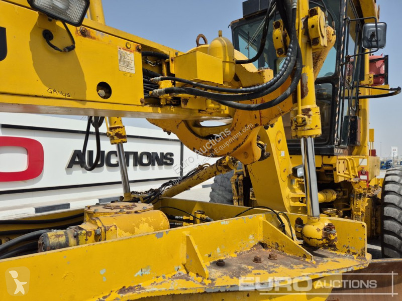 Buldozer Komatsu GD825A-2