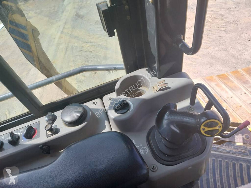 بلدوزر Komatsu