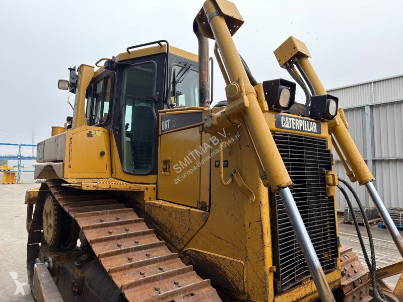 Buldozér Caterpillar D6T