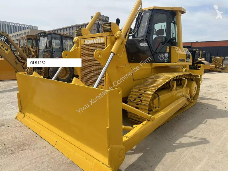 Buldozér Komatsu D65