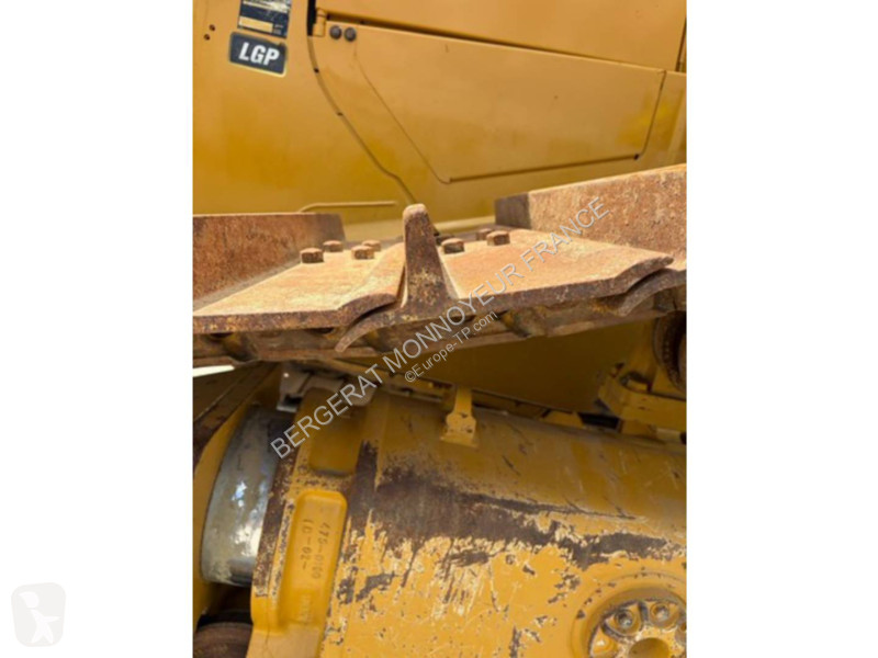 بلدوزر Caterpillar D6