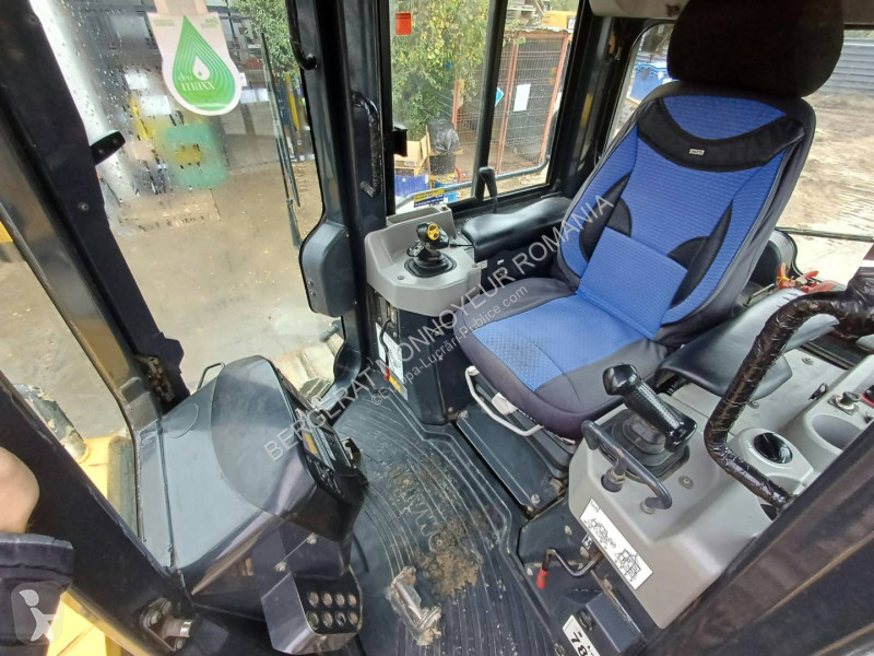 بلدوزر Komatsu D61PX-24